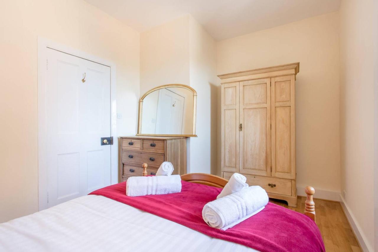 Altido Retro Castle Retreat 2Bed Apartment Edinburgh Ngoại thất bức ảnh