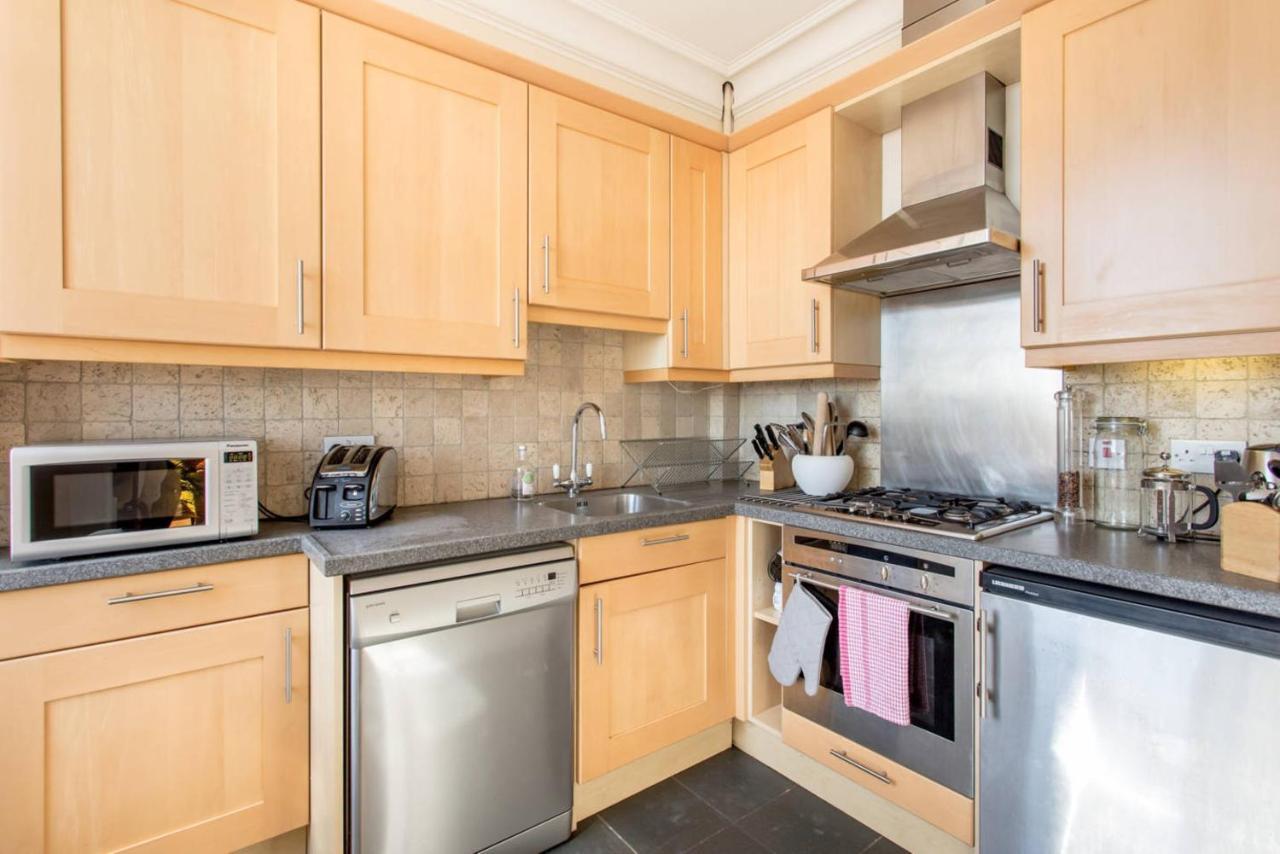 Altido Retro Castle Retreat 2Bed Apartment Edinburgh Ngoại thất bức ảnh