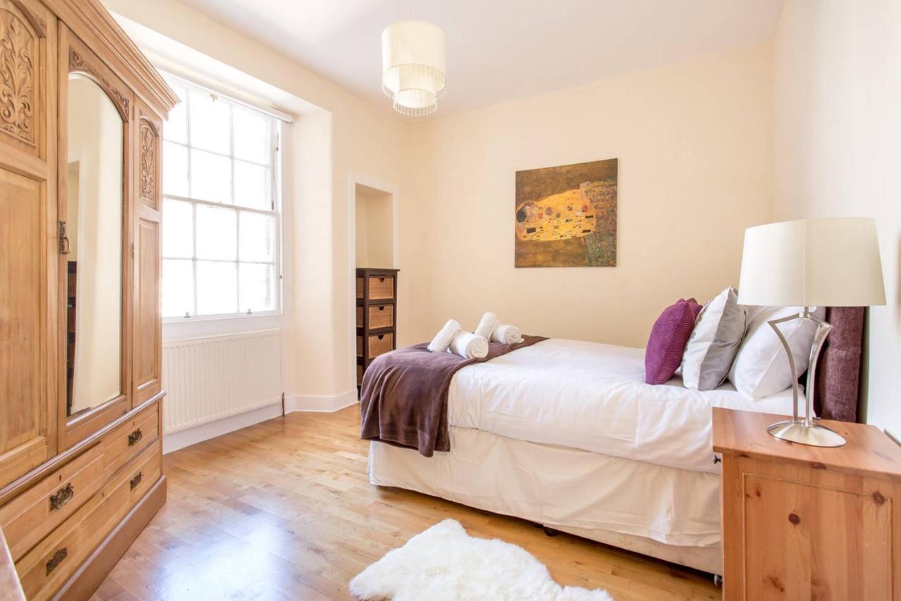 Altido Retro Castle Retreat 2Bed Apartment Edinburgh Ngoại thất bức ảnh