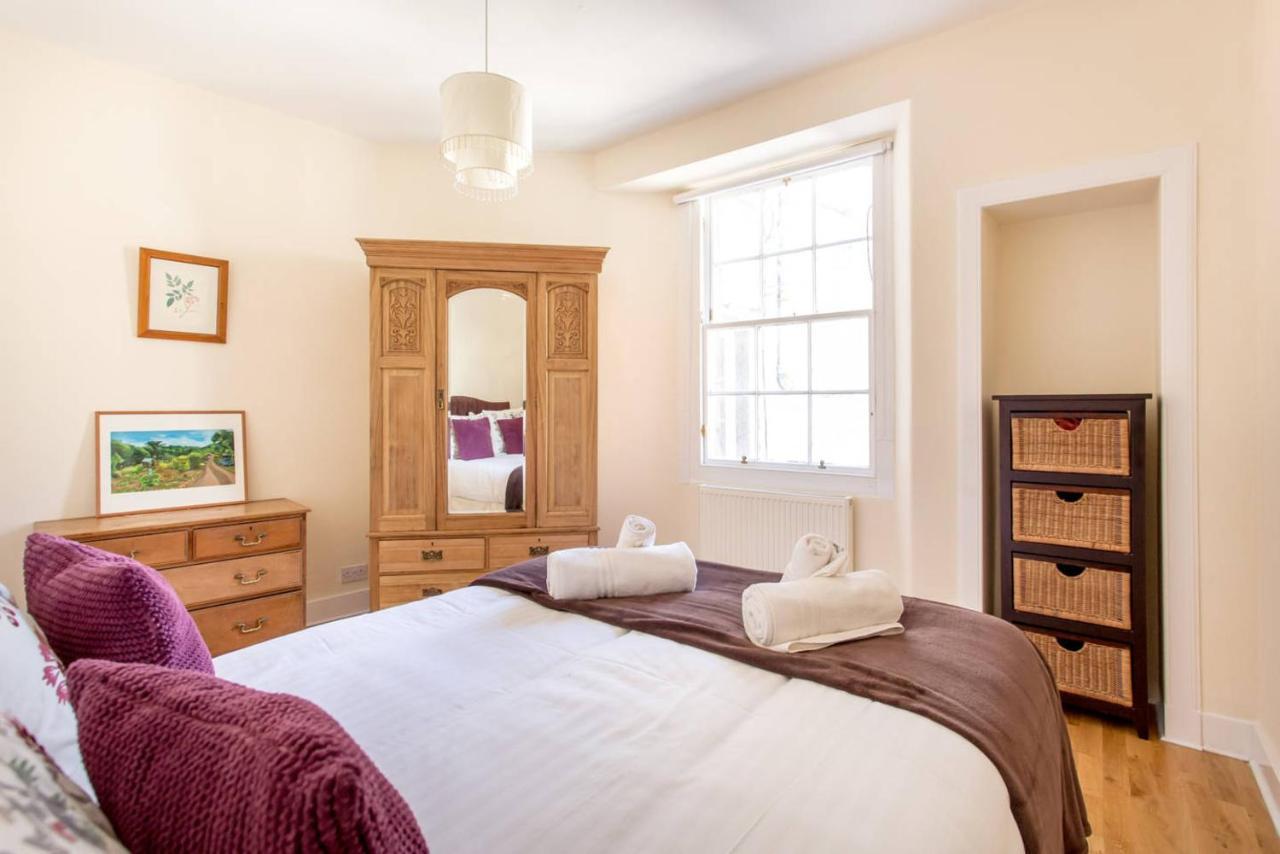 Altido Retro Castle Retreat 2Bed Apartment Edinburgh Ngoại thất bức ảnh