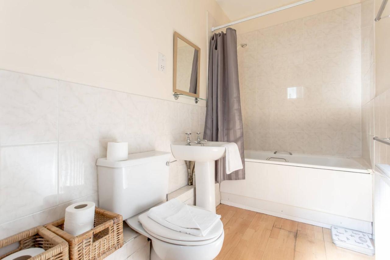 Altido Retro Castle Retreat 2Bed Apartment Edinburgh Ngoại thất bức ảnh