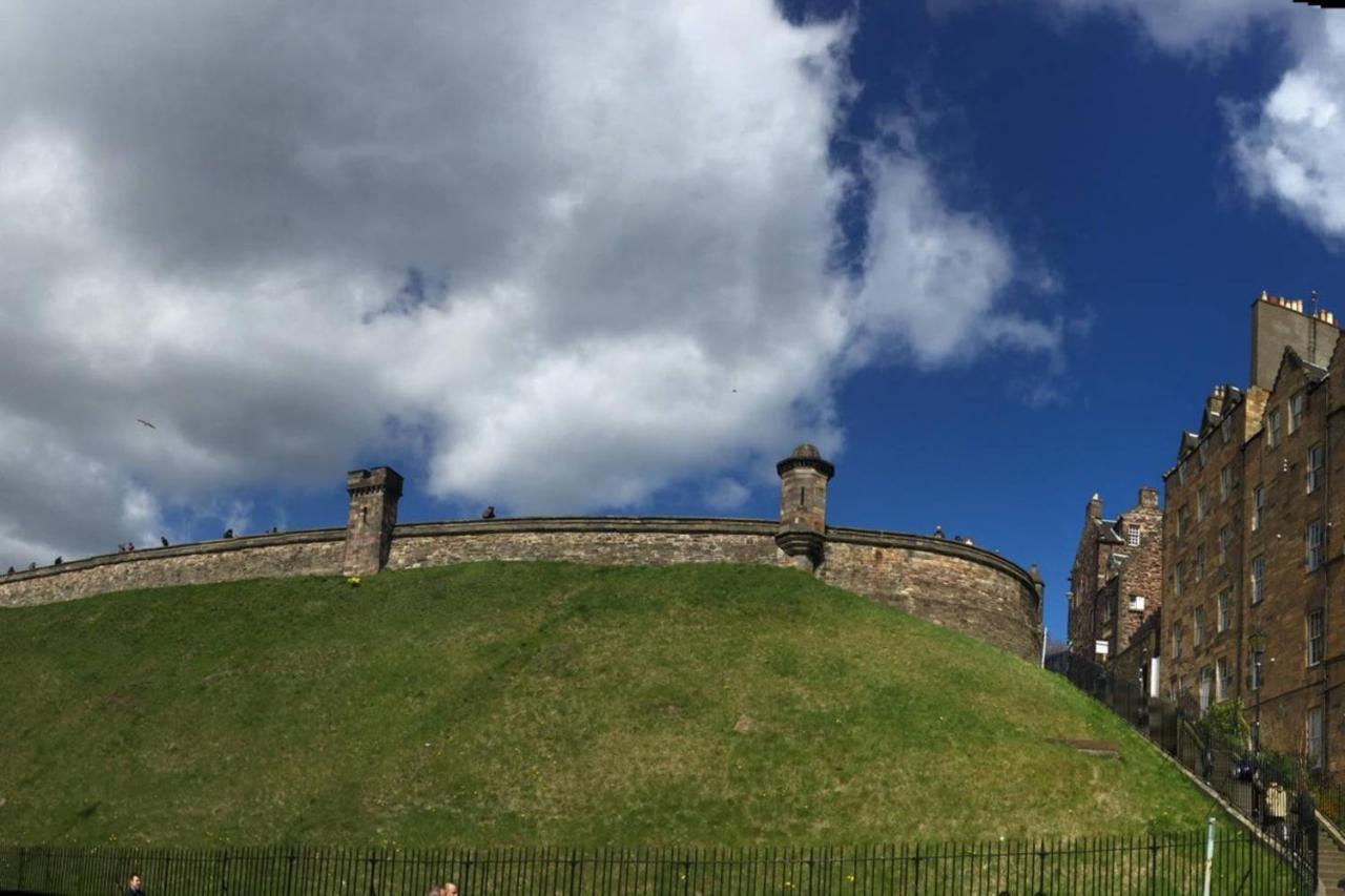 Altido Retro Castle Retreat 2Bed Apartment Edinburgh Phòng bức ảnh